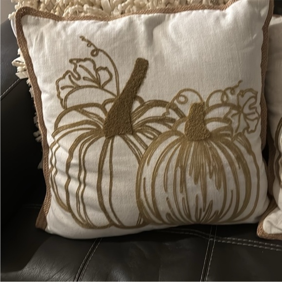Pumpkin pillows - Picture 2 of 4